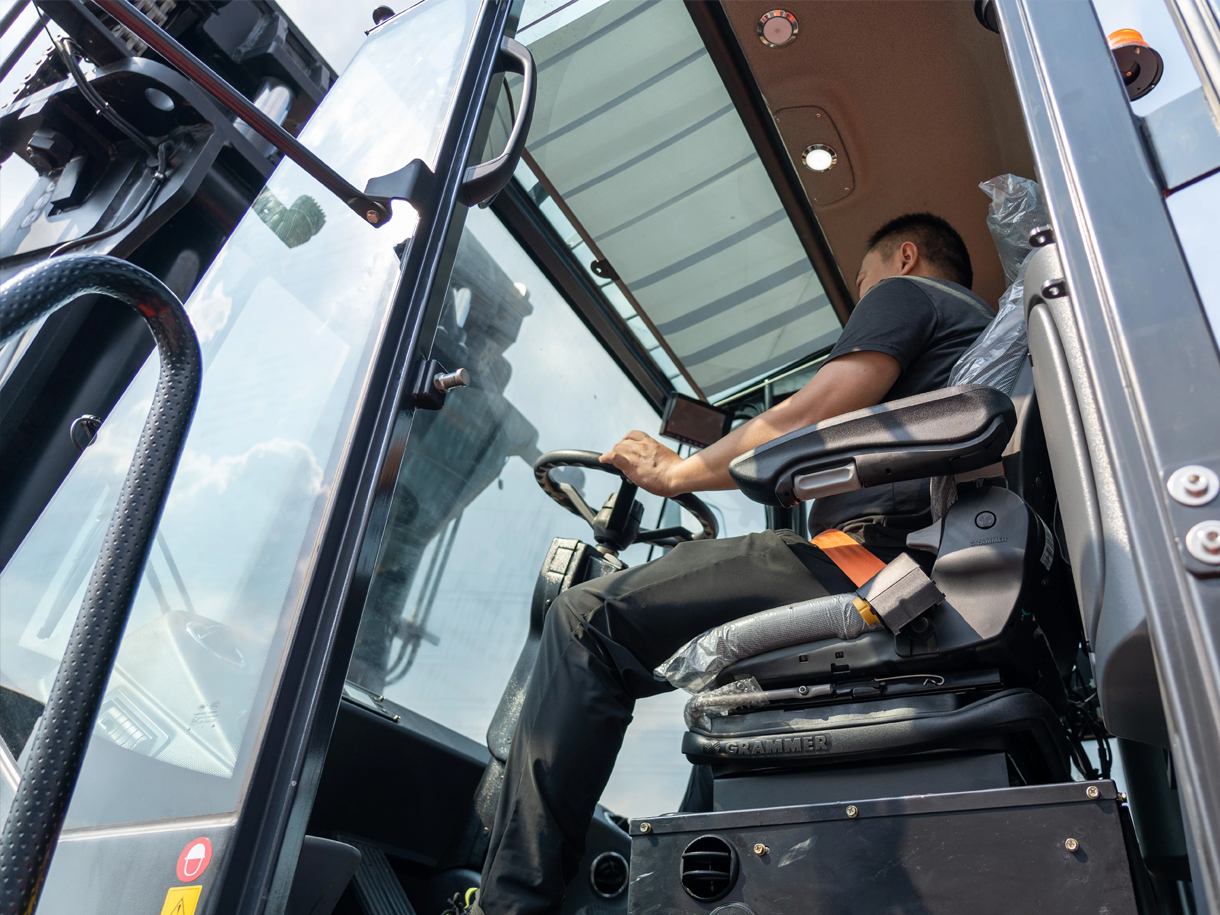 Wnętrze wózka Q-LIFT serii EFL 4.0-25t